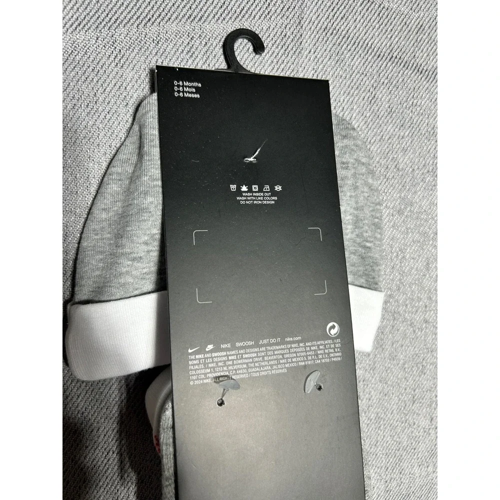 Nike 2-Piece Beanie Booties Set Unisex‎ 0-6 Months Gray Baseball Stitching Boy - Picture 2 of 2